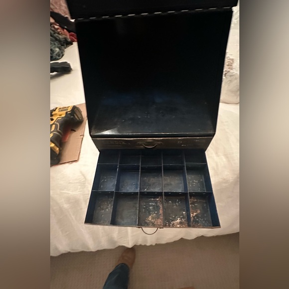 🖤 Vintage Bendix Drive Parts Metal Tool Box Industrial Décor - Picture 3 of 10